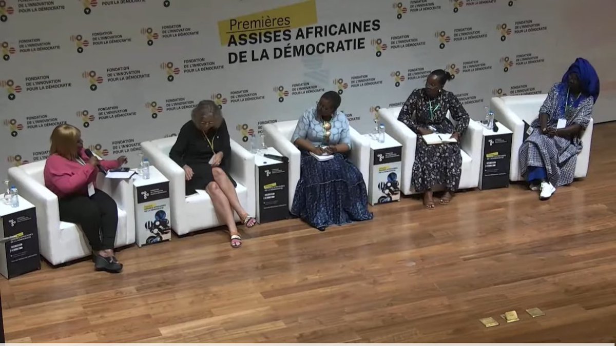 livingdemocracy's tweet photo. 🚨 𝐒𝐨𝐮𝐬 𝐥’𝐚𝐫𝐛𝐫𝐞 𝐚̀ 𝐩𝐚𝐥𝐚𝐛𝐫𝐞 
Thème : Une #démocratie qui s’appuie sur la #puissance des #femmes.
Intervenantes : Huguette Gnacadja 🇧🇯 , Seloua Boulbina 🇫🇷 🇩🇿, @codou_loume 🇸🇳 , @ljbauma 🇨🇩 
Modératrice : @delaurenesmon
Direct 👉🏿 https://t.co/5r4b9WkCEa #PAAD2024 https://t.co/2uS1AVmndJ