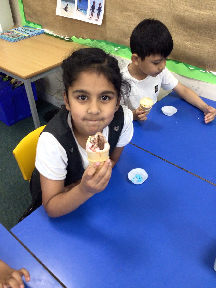 We had a choice of flavours and toppings. Yum.