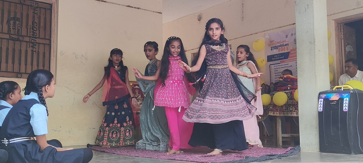 chiragrathod33's tweet image. કેળવણી નો મહોત્સવ...
કન્યા કેળવણી મહોત્સવ...
ઇડર તાલુકાના પનોલ આયુષમાન આરોગ્ય મંદીર નાં ભુતિયાગામે શાળા પ્રેવેશોત્સવ...

ગ્રામજનો, smc સભ્યો અને બાળકોને સિકલસેલ,અંતર્ગત આરોગ્યલક્ષી જાણકારી આપવામાં આવી..@CdhoSabarkantha @THOIDAR @IdarSbcc @Sbccsk @A_ArogyaMandir @MoHFW_INDIA