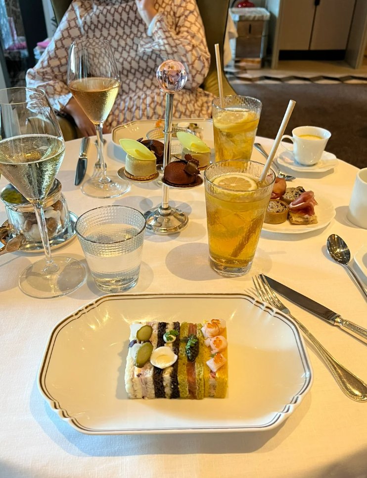 久しぶりに会う友達とおしゃべりしたり、お茶を飲んだりするのは楽しいですね。😊