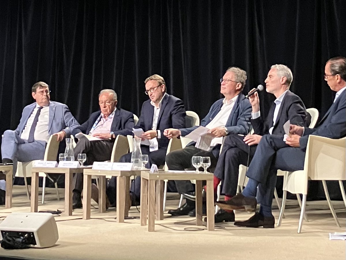 🔴39e congrès de la <a href="/fnccr/">FNCCR</a> à Besançon :
💬Lors de la table ronde "Big bang de la fermeture du cuivre", Ghislain Heude, directeur adjoint "Fibre, Infrastructures et Territoires" à l'<a href="/Arcep/">Arcep</a> a présenté les grandes lignes des règles du jeu de cette transition