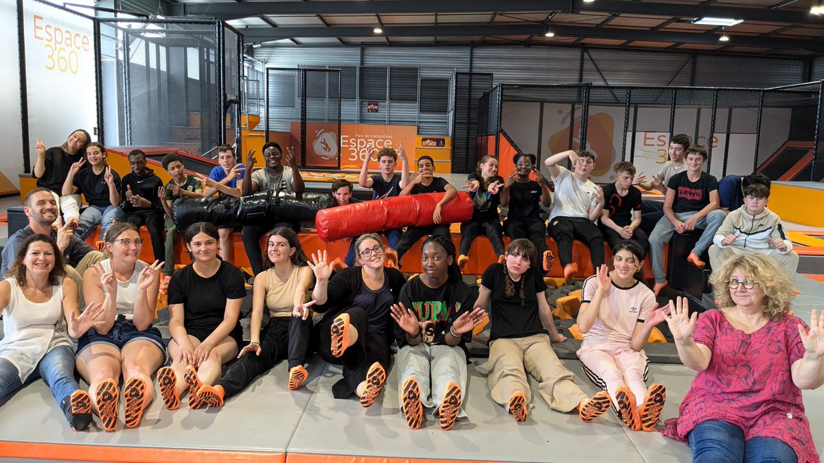 Fin d’année : sortie trampoline en 3H/3I. Financement obtenu  à partir des ventes réalisées par les élèves en ateliers SEGPA. Bravo les enseignants !