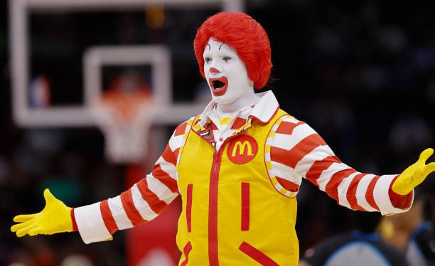 Ronald_Odysseus's tweet photo. Oh yes, @McNuggetBuds, with my height, basketball is a perfect fit for me, which is what I do in my free time 😎

And now, @grimace_odyssey will probably join me as well, won't you, friend? Looking forward to our meeting on the sports court ✌🏼 https://t.co/C0rRfWeweA