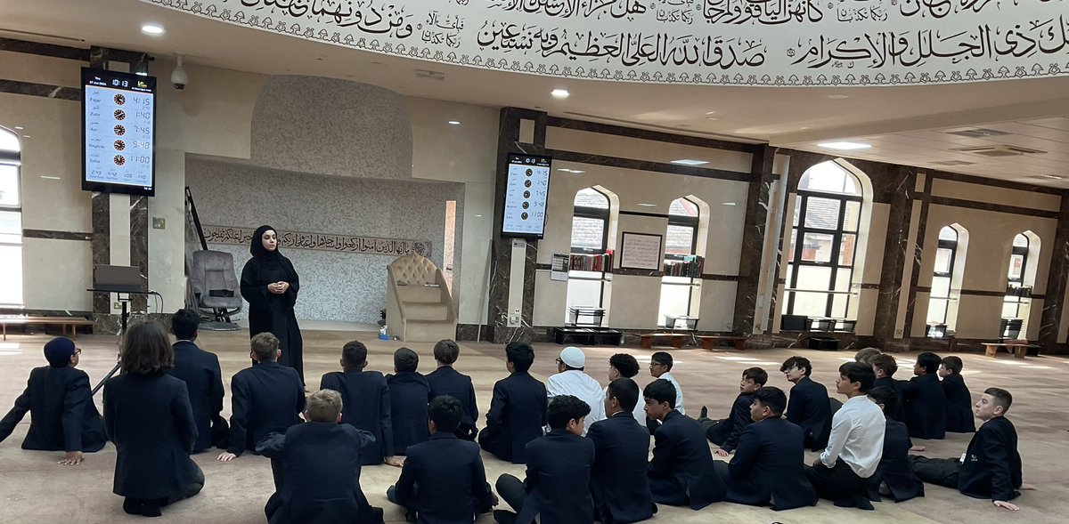 Year eight boys were welcomed at Zakariyya Jaam'e Masjid (Zakariyya Mosque) this morning.  They learnt about the features of the mosque, including the Minbar and the Dome.