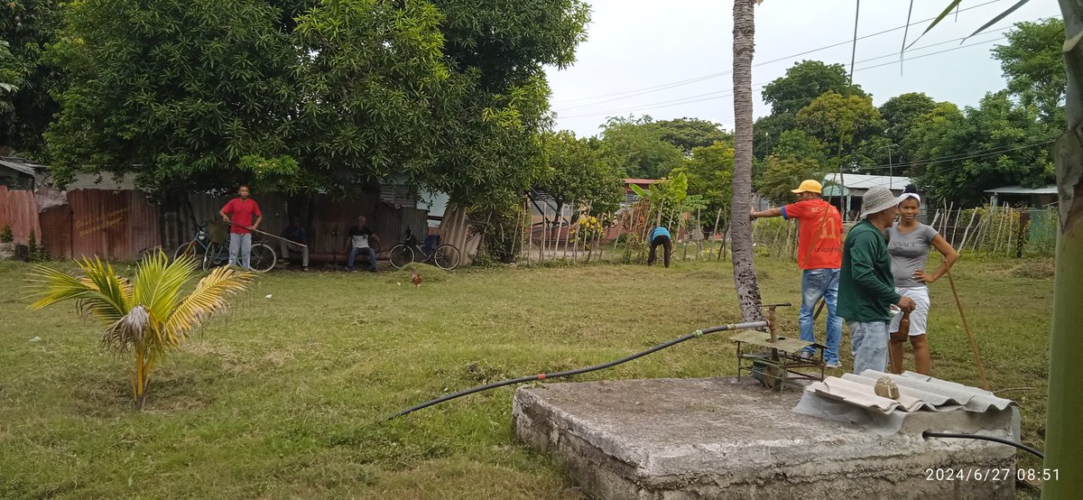 Continúan las labores de limpieza e higienización en la DGE de Pilón. Para evitar la propagación de enfermedades provocadas por los mosquitos.
#EducaciónGranma 
#EducaciónPilón 
#MunicipioPilón 
#CubaMined