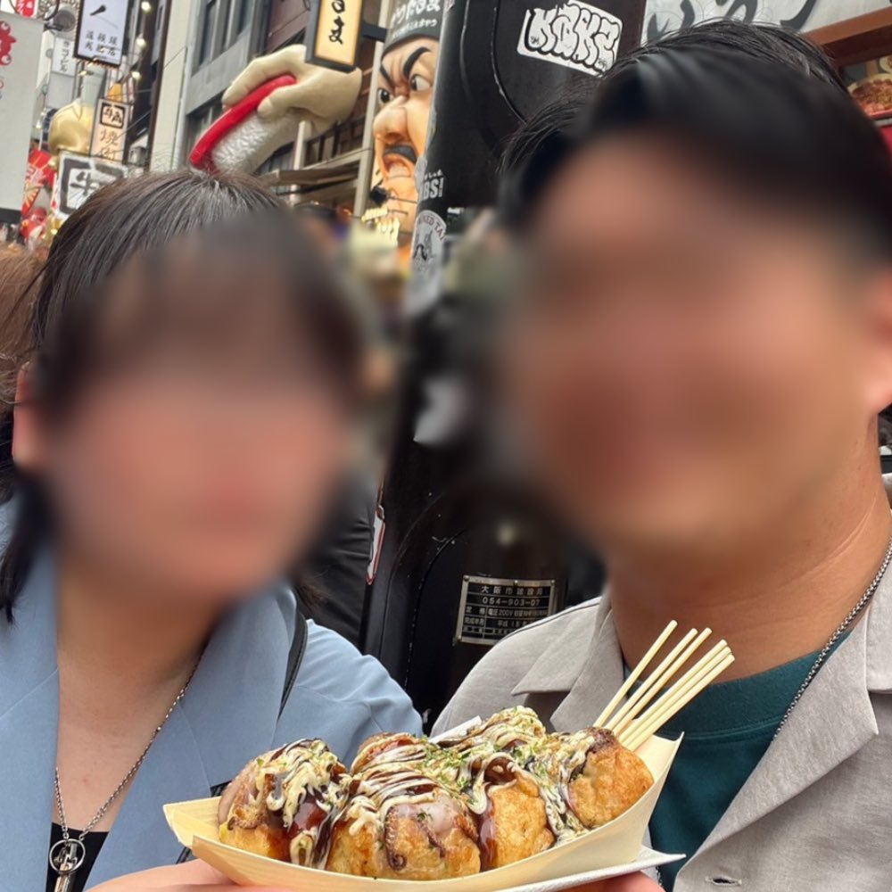 harunosuke1013's tweet photo. 旦那との新婚大阪2泊3日旅行行きました！
ハリコスして入場2日間
最終日は大阪難波楽しかった☺
足パンパン（笑）
やばい（笑）歳には勝ちません（笑）
#USJ #大阪 #旅行 #ハリポタ https://t.co/y0eTuanMtA