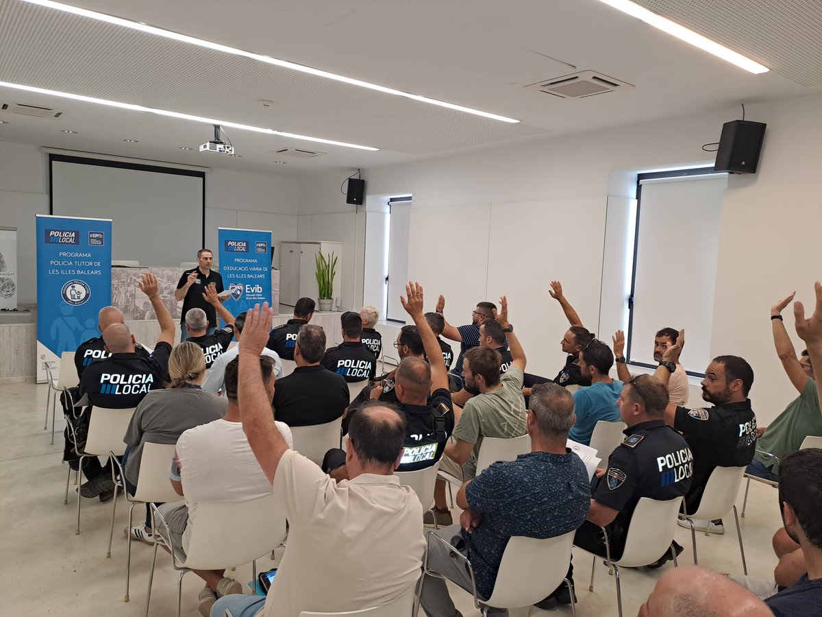 Final de curso en Inca con los policías tutores y tutoras de Mallorca.