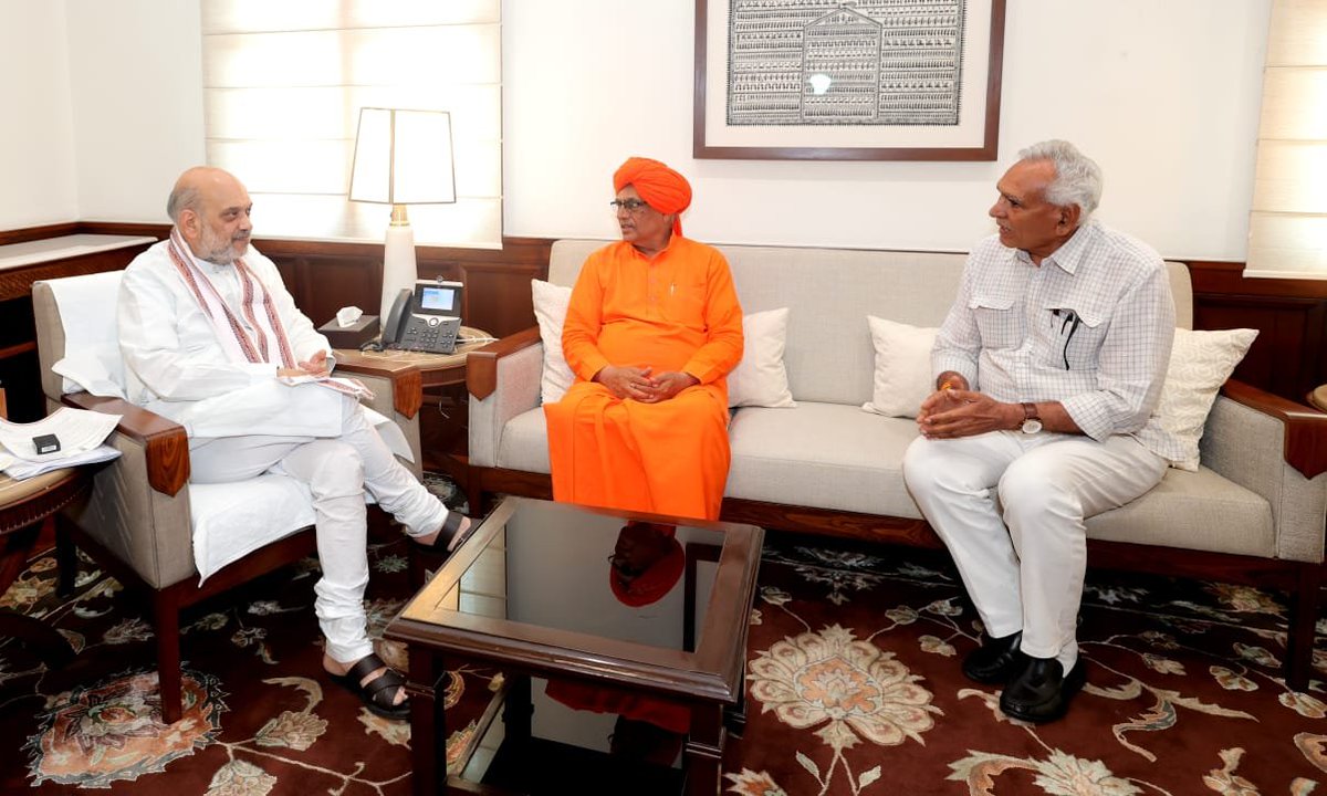 ZEE Rajasthan (@zeerajasthan_) on Twitter photo #Jaipur अमित शाह से मिले सुमेधानन्द सरस्वती
केन्द्रीय गृह मंत्री से दिल्ली में हुई शिष्टाचार भेंट, सीकर लोकसभा के नतीजों और हार के कारणों पर हुई बात, पूर्व केन्द्रीय मंत्री सीआर चौधरी भी रहे साथ
<a href="/AmitShah/">Amit Shah</a> <a href="/crchaudharymos/">C R Chaudhary</a> <a href="/MPSumedhanand/">Swami Sumedhanand</a> <a href="/shashimohan_s/">Shashi Mohan Sharma</a> #LatestNews #RajasthanNews #Jaipur अमित शाह से मिले सुमेधानन्द सरस्वती
केन्द्रीय गृह मंत्री से दिल्ली में हुई शिष्टाचार भेंट, सीकर लोकसभा के नतीजों और हार के कारणों पर हुई बात, पूर्व केन्द्रीय मंत्री सीआर चौधरी भी रहे साथ
<a href="/AmitShah/">Amit Shah</a> <a href="/crchaudharymos/">C R Chaudhary</a> <a href="/MPSumedhanand/">Swami Sumedhanand</a> <a href="/shashimohan_s/">Shashi Mohan Sharma</a> #LatestNews #RajasthanNews