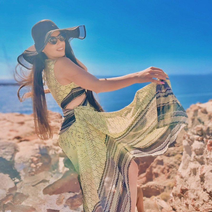 Summer Loving 🇬🇷🤭
#EleniCMusic #Santorini #Σαντορίνη #EleniC #Greece  #GreekIslands