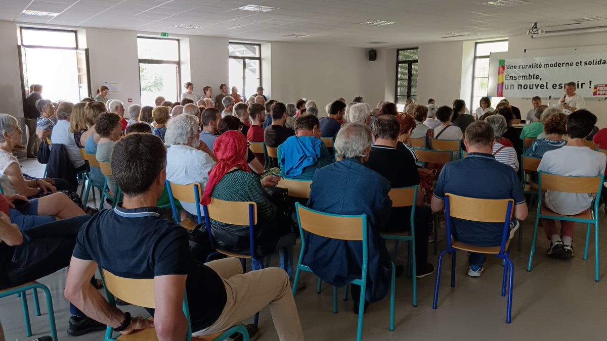 PCF48Cevennes's tweet image. Le #FrontPopulaire présente son programme à Mende. Salle comble pour écouter les candidat-e-s et les responsables des organisations unies ! ✊