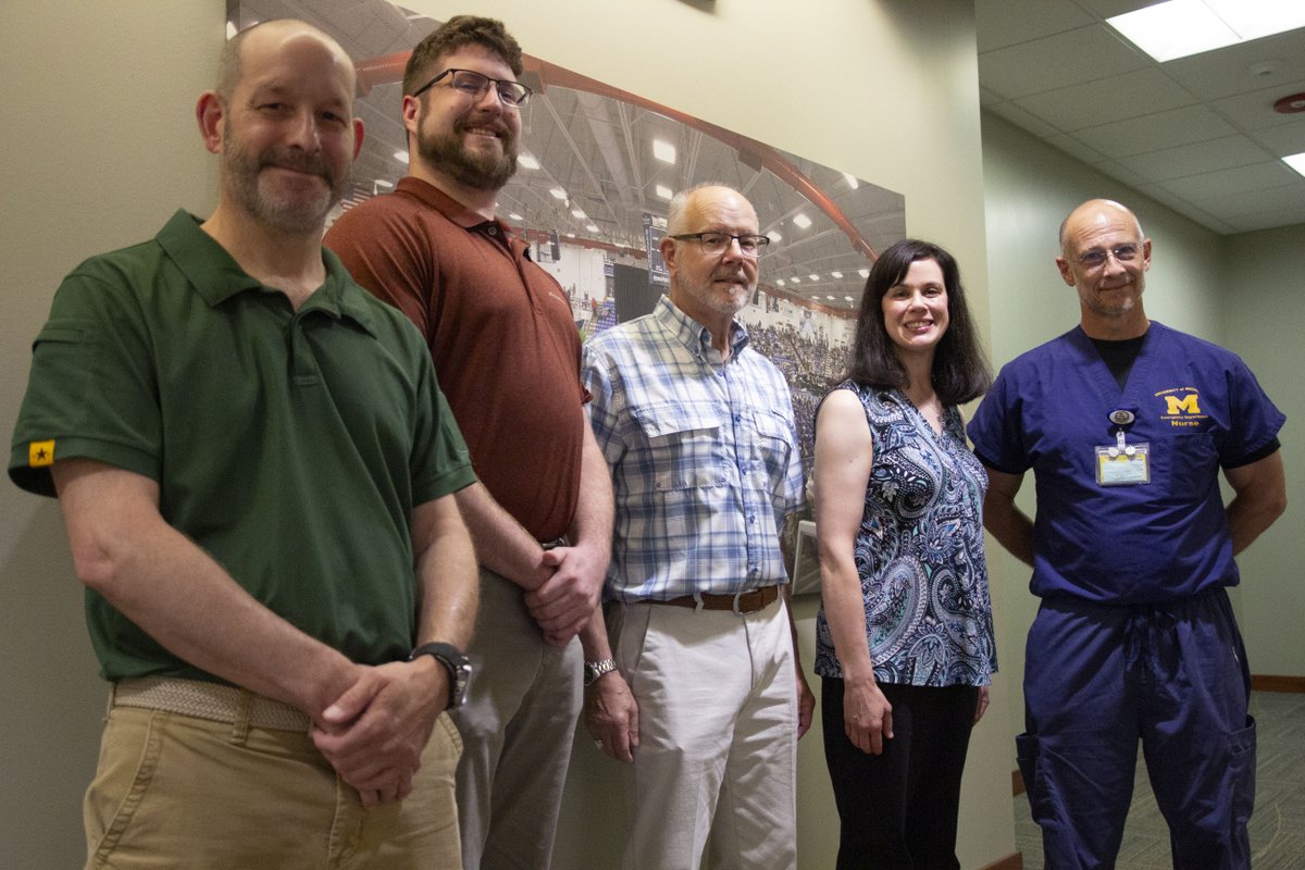 schoolcraftnow's tweet image. We&apos;re incredibly proud of these individuals who sprang into action and saved a fellow fencing club member’s life when he collapsed in the gym back in March. Read more about their inspiring story here: bit.ly/3zlxLGo #HeroicActions #SchoolcraftCollege #CommunityHeroes