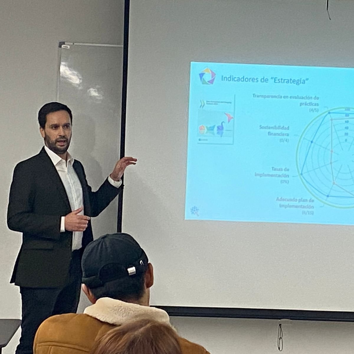 Integridad_gob's tweet photo. ¡La Estrategia Nacional de Integridad Pública llega a universidades! 🤓

✅ Nuestro coordinador @maticlarke fue a presentar la Estrategia a estudiantes de Adm. Pública de la @uahurtado y de Ingenería Industrial de la @usach 

👌¡Gracias a todas y todos los que participaron! https://t.co/Qh3lOlXZ8M