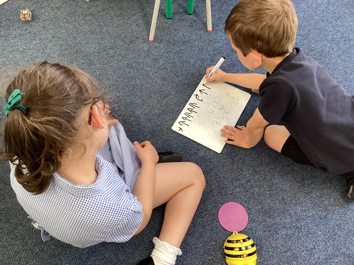 CamblesSchool's tweet image. Team Otters have been writing and debugging algorithms with Beebot this afternoon @VitalYork @plattsch #CamblesforthComputing