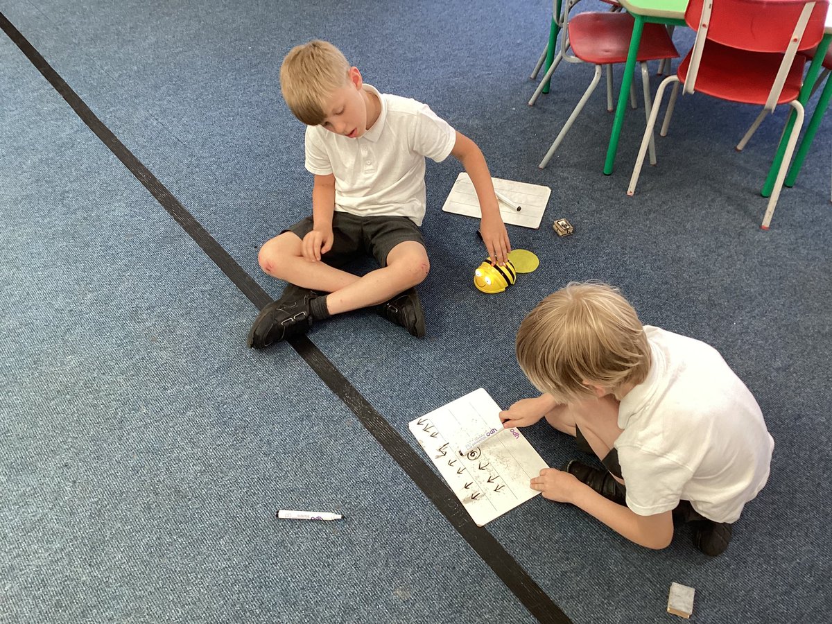 CamblesSchool's tweet image. Team Otters have been writing and debugging algorithms with Beebot this afternoon @VitalYork @plattsch #CamblesforthComputing