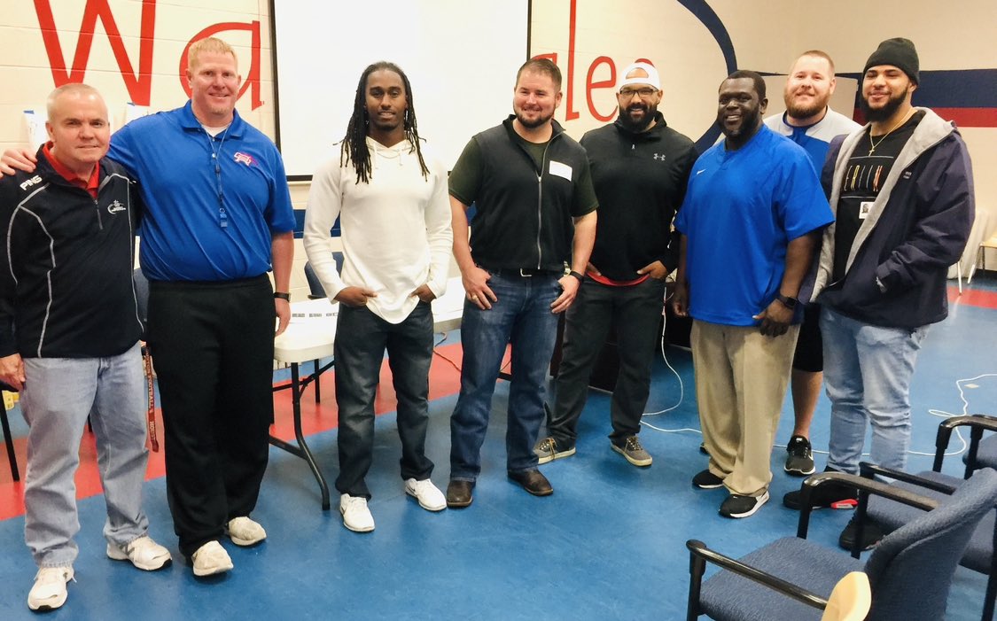 ChipBaker19's tweet image. TBT

Back to the Oak Ridge HS coaching days in 2017. @CoachWCompton and I were blessed by Coach @DereckRush to do Character Development. @MackeySpeaks @MatthewhDavis, Coach Joe Moore and some my former amazing players in the building.

#tbt #2words #mattdavis #smu #tsc #gogetit