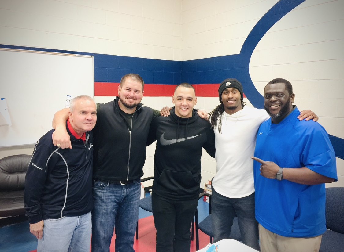ChipBaker19's tweet image. TBT

Back to the Oak Ridge HS coaching days in 2017. @CoachWCompton and I were blessed by Coach @DereckRush to do Character Development. @MackeySpeaks @MatthewhDavis, Coach Joe Moore and some my former amazing players in the building.

#tbt #2words #mattdavis #smu #tsc #gogetit