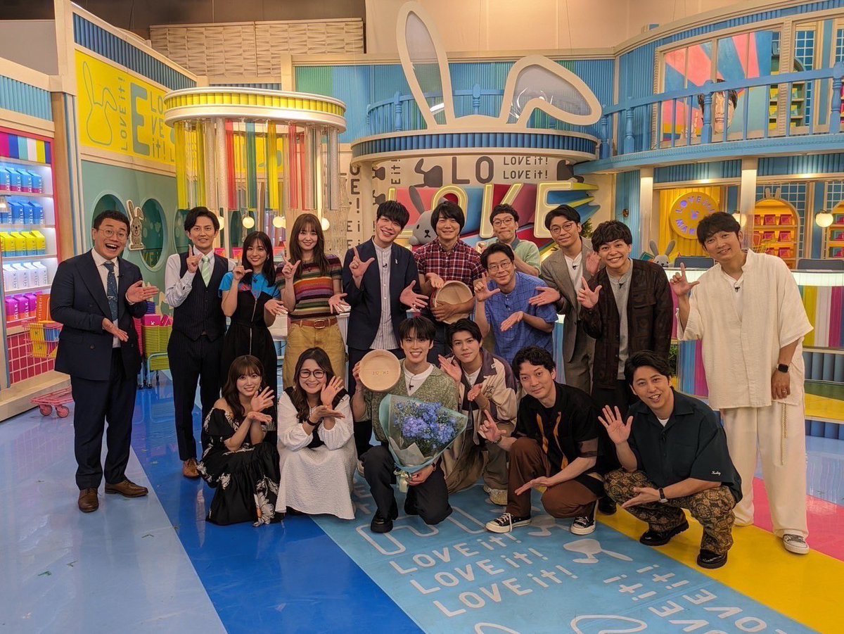 official_jo1's tweet photo. [#河野純喜]
4月からの木曜「ラヴィット」シーズンレギュラー、本当にありがとうございました。

素敵な木曜ラヴィットファミリーの皆さんと楽しいラヴィットを作ってくださるスタッフの皆さんに囲まれて幸せな3ヶ月でした。

また、絶対遊びにお邪魔します🎤🎤🎤

#ラヴィット
#JO1 #KONOJUNKI https://t.co/A22ZhHelqU