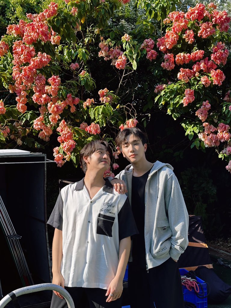 keep supporting you guys 🤍🤍🖐🏻