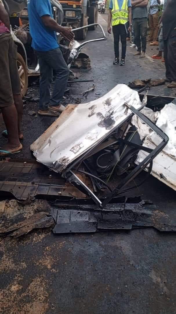 Ivoirowsky's tweet photo. L’Ex international Camerounais Landry #Nguemo est décédé ce jeudi suite à un accident de circulation à 38 ans au #Camerounais .
RIP 🕊️ https://t.co/OZGK6edXzX