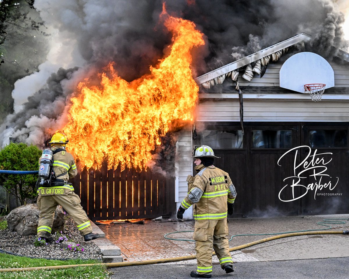 prbarber1's tweet photo. #518news @dgazette South Schenectady firefighters battle a fire in a detached garage at 2083 Clyde Av . after fire was reported shortly after 7:30 am today. https://t.co/n2f4u7UbAE