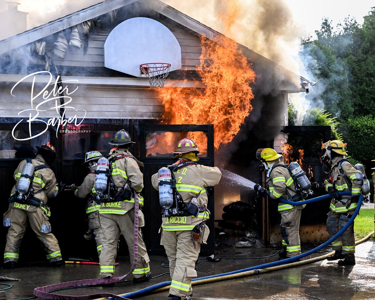 prbarber1's tweet photo. #518news @dgazette South Schenectady firefighters battle a fire in a detached garage at 2083 Clyde Av . after fire was reported shortly after 7:30 am today. https://t.co/n2f4u7UbAE