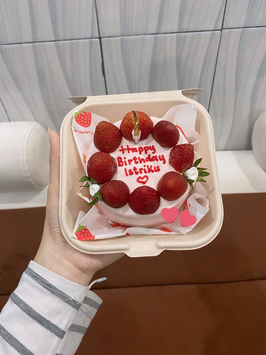 strrawberrys's tweet photo. Ultah tahun ini dah jadi istri orang🥹🫶🏻 https://t.co/o4ThvvDa5D