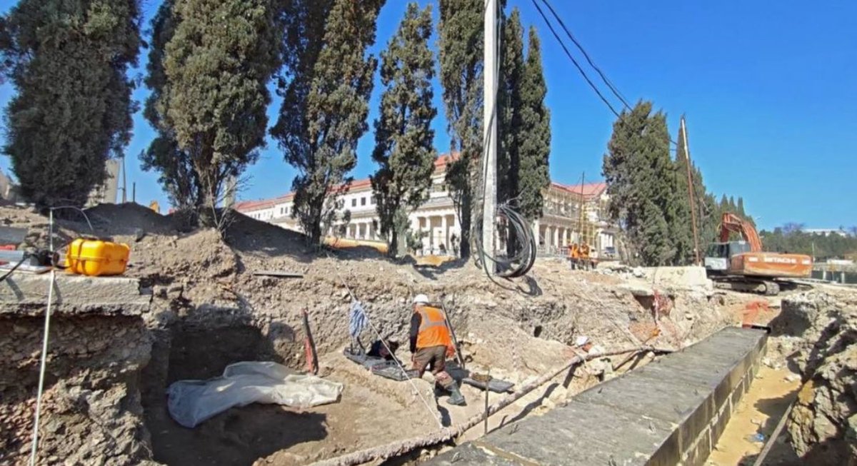 eurovanya's tweet image. It hurts of what Russia doing to Crimea. Destroying UNESCO city from fifth century B.C.

Chersonese was founded by colonists 2 and half thousand years ago.

Those artifacts were dug up &amp;amp; stolen to their museums. They stole it, and then will tell Ukraine does not have its history.