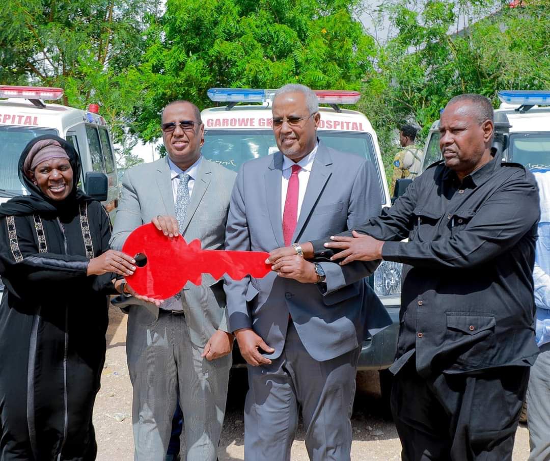 BalabaDorothy's tweet photo. I am pleased to join His Excellency Ilyas Osman Lugatoor, Vice President of Puntland, and officials from the Ministry of Health at the handover ceremony of six ambulances donated to the Nugal region. https://t.co/SppScxyOjE