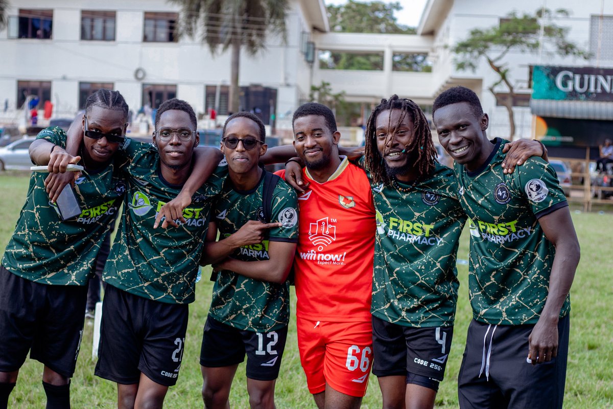 AgaKhanAlumni's tweet photo. Aga Khan 47z cheering for Supa Strykaz &amp; more from matchday 1. ⚡️👉

More in the thread… 

📸 -> @memory_hub 

#SupaStrykaz | #AgaKhan47z | #ISALeague https://t.co/SLpJppeAOT