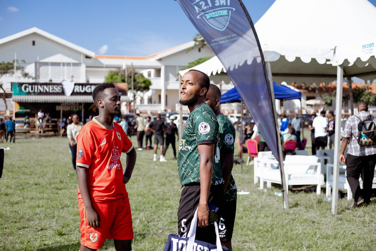 AgaKhanAlumni's tweet photo. Aga Khan 47z cheering for Supa Strykaz &amp; more from matchday 1. ⚡️👉

More in the thread… 

📸 -> @memory_hub 

#SupaStrykaz | #AgaKhan47z | #ISALeague https://t.co/SLpJppeAOT