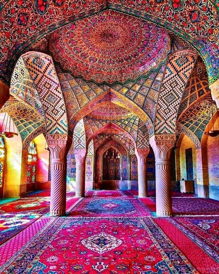 luscafusca150's tweet image. Poucas informações sobre a arquitetura do Irã chegam até nós no Ocidente. Vou listar aqui as 10 obras primas mais impressionantes do Irã que contam um pouco sobre como vivia a sociedade da época.