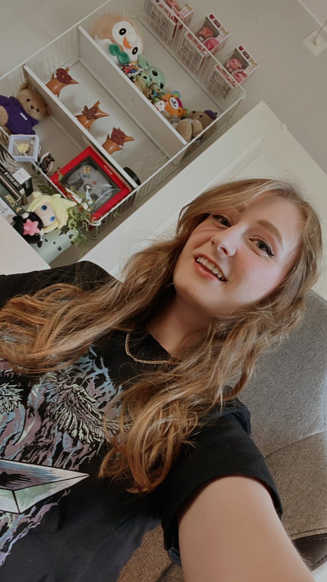 carolinedainttv tweet picture