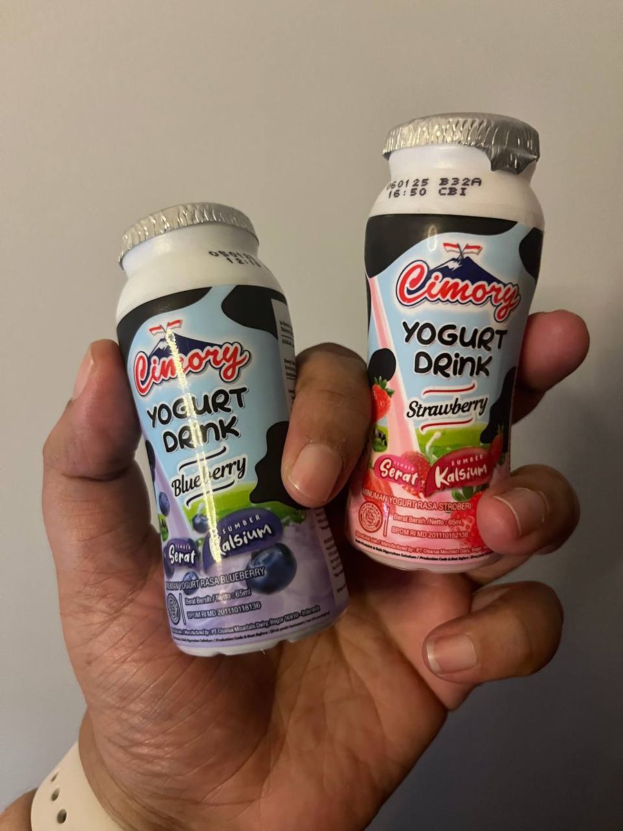 ALSO THESE? 
they reminded me of yakult which i stopped buying because they be costing like its got crack in it. 

smol bottles of probiotic yogurt drinks
I liked the blueberry one best!

( I miss reviewing random food finds on tweeter)
