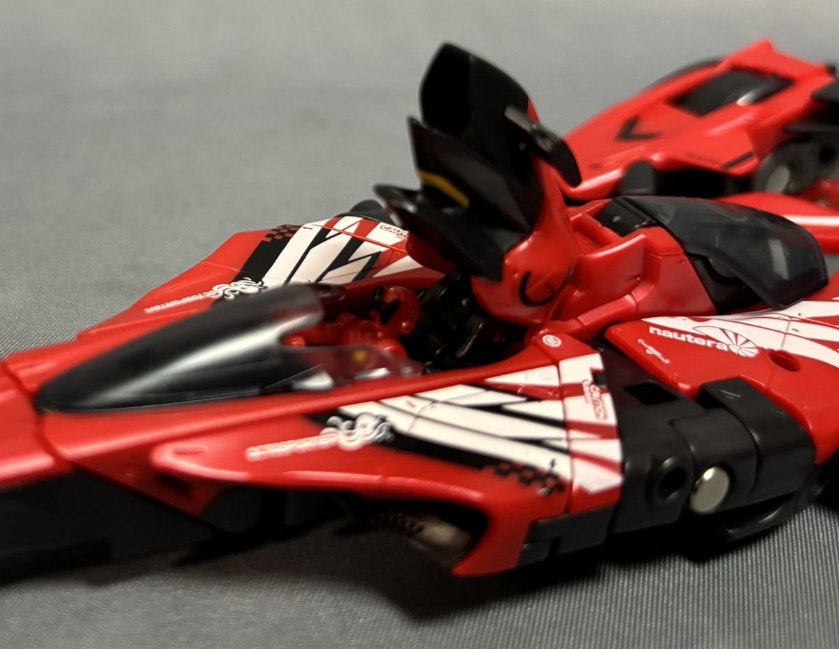 shitopiccyan's tweet image. INFINITYBOX の新作CHEETAH 到着。
BOX形態からめちゃくちゃ薄いフォーミュラカーに変形。
コクピットには隊員(何の?)サイズのフィギュアが乗るぞ！
そしてここからロボの上半身or下半身に変形するのだが、車からBOX形態にするのに疲れちゃったので続きはまた今度w

#52TOYS
#INFINITYBOX