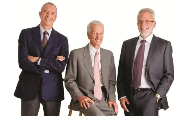 ➡️Americanas: operação da PF não faz menção a trio de bilionários

Jorge Paulo Lemann, Marcel Telles e Carlos Alberto Sicupira, acionistas da Lojas Americanas, não são citados em pedido de busca e aprensão

Leia: curt.link/dmNvf