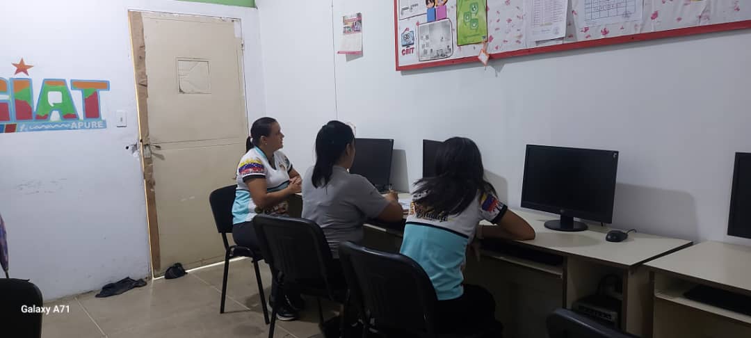 CbitApure's tweet photo. Hoy #27Jun📸| Responsable Municipal realiza visita de control y seguimiento en el Cbit Rabanal del  Mcpio #Biruaca  Edo #Apure .
#SomosFundabit
@MPPEDUCACION 
@_LaAvanzadora 
@Fundabit_ 
@leivi24 
@marys_orasma 
@WilmerMonte1 https://t.co/p9RIFz7lsc