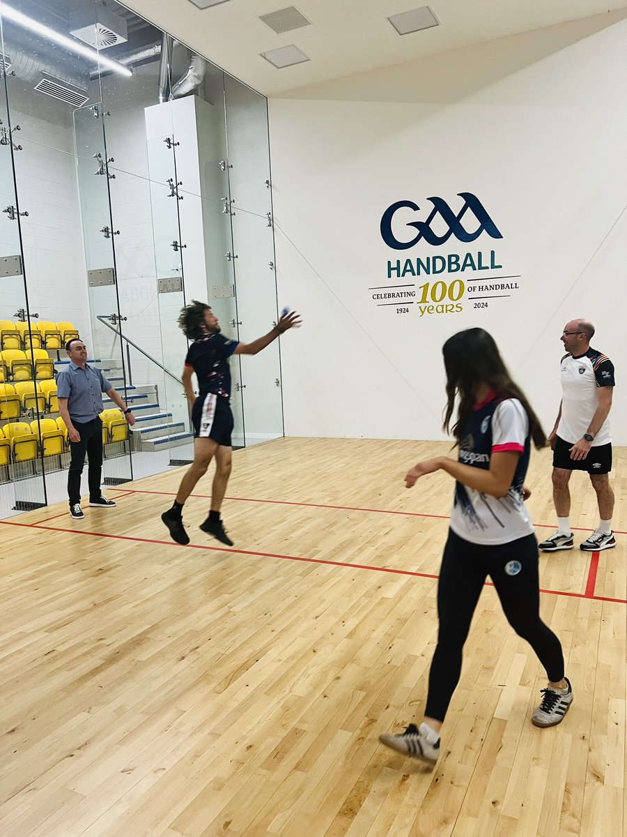 DublinGAACoach's tweet photo. 🌀ERASMUS+ EXCHANGE🌀

Day 4️⃣ with our French friends on the @EUErasmusPlus EU Programme for Education, Youth &amp; Sport 

After their amazing visit to @officialgaa HQ @CrokePark we had a very enjoyable (AKA competitive) afternoon @GAA_Handball Centre

#ErasmusPlus #GAA #Handball https://t.co/yG98VFTq7z