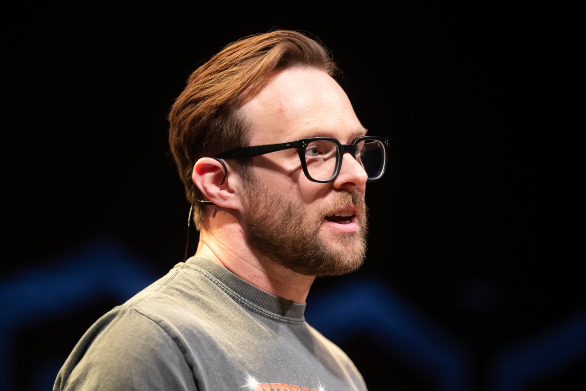 thejsnation's tweet image. .@stolinski on the JSNation stage🔥
The main #JavaScript conference of the year: jsnation.com
Blind Bird tickets for 2025 are now available: bit.ly/jsnationblindb…