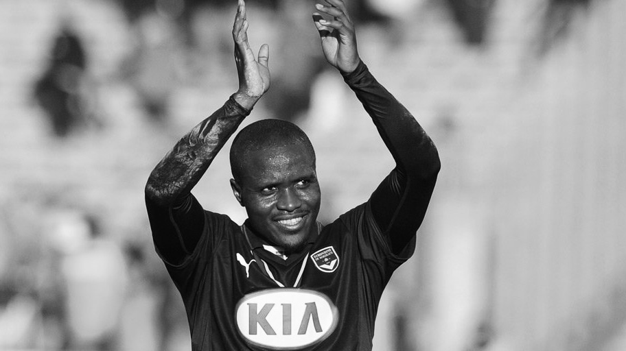 girondins's tweet photo. Le Club a appris avec tristesse le décès de Landry Nguemo.

Victime d’un accident de circulation au Cameroun, l'ancien bordelais s’est éteint à 38 ans.

Le FC Girondins de Bordeaux adresse ses plus sincères condoléances à sa famille ainsi qu'à ses proches 💙🤍 https://t.co/cHRlbzFsmc