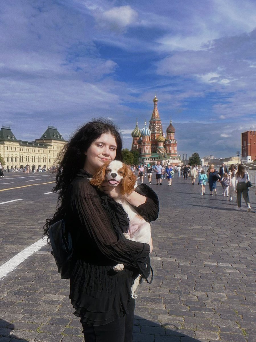 Smith2013Alis's tweet photo. 2021 / 2024 
Таймскип, которого я не ожидала,  но который заслужила💅

Если бы в 2021 году Кристине-кошатнице показали это фото, то она бы не поверила 😂 https://t.co/rtYKombMBQ