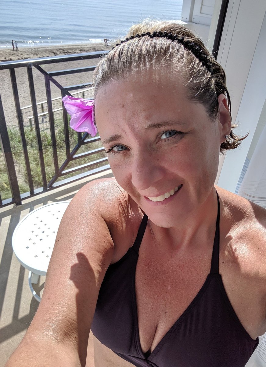 Fosterbartlett1's tweet photo. I wish I was here right now in my bikini sipping a fruity drink. 🍹 Who would like to join me?  Maybe hit the nude beach?  Who is ready to let it all hang out?  😈 https://t.co/QKn6TTGyro