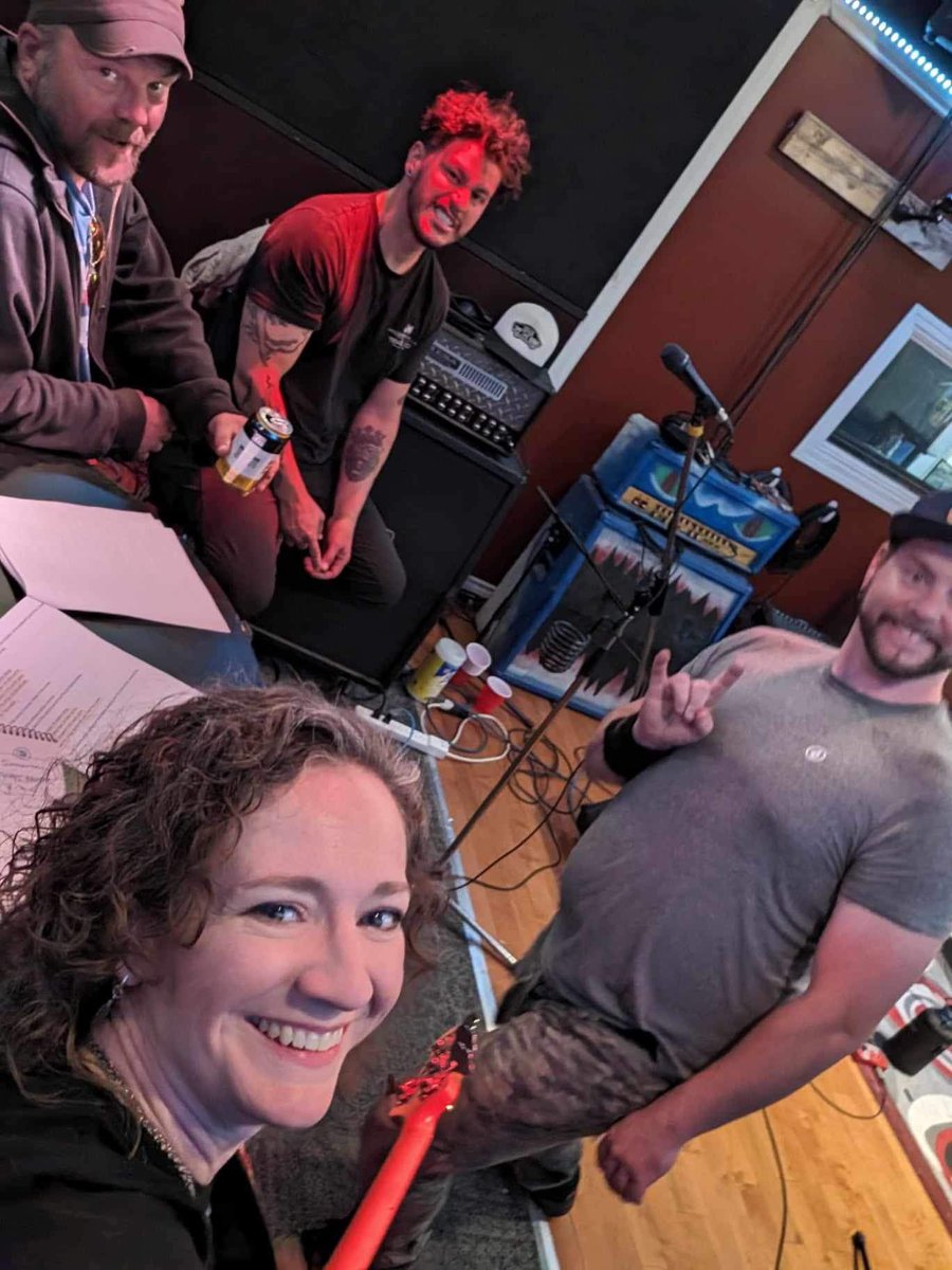 HelloFuckYu's tweet image. A night of jam was in store