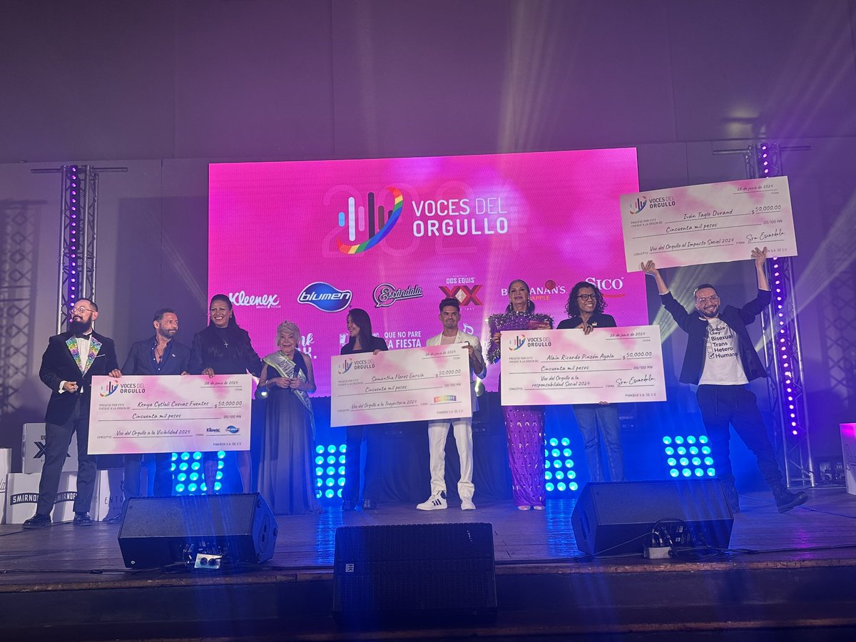 Ayer, hicimos historia compartiendo amor. Juntando voluntades y devolviendo a estos cuatro grandes un poquito de todo lo que nos han dado <a href="/Alainwho/">Alaín Pinzón</a> <a href="/ivantagledurand/">Ivan Tagle</a> #SamanthaFlores <a href="/kenyacuevas101/">Kenya cuevas fuentes</a> #VocesDelOrgullo <a href="/escandalamx/">Escándala</a>