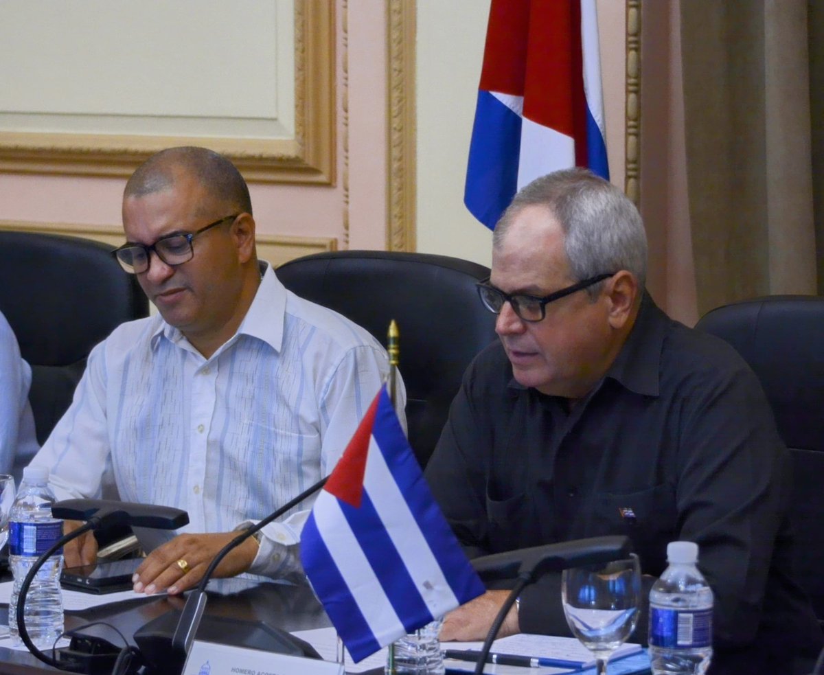 AsambleaCuba's tweet photo. Fructífero y fraternal intercambio virtual entre Homero Acosta @HomeroAcostaA,secretario de @AsambleaCuba🇨🇺, y Bui Van Cuong,secretario general y presidente de la Oficina de la Asamblea Nacional de #Vietnam🇻🇳 

✅Ambas partes coinciden en fortalecer cooperación interparlamentaria https://t.co/A1tc45zvUC