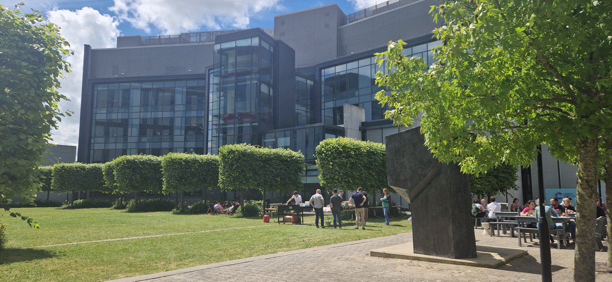 The Institute really is a special place to work.

When the sun comes out, our fabulous cafe team take things outside for a spontaneous barbecue! 🌞

SPF on...of course! 🧴
