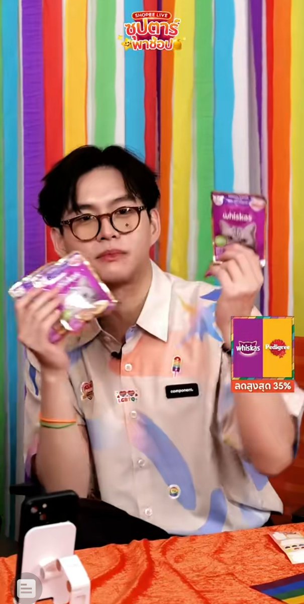 18_bben's tweet photo. ต้าวแงวววววใส่แว่นโครตน่ารักอ่ะ #bbverpj
#ShopeeLiveXbever
#ShopeeTH #ShopeeLiveTH #ShopeeLiveHours #ShopeeCelebLive https://t.co/sRiClSgTRD