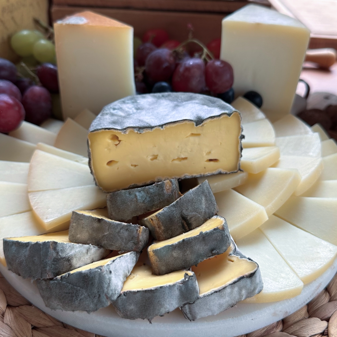 Es conocido por tod@s el queso Savel de @airasmoniz !! Un queso que no puede tener más premios...

Hoy os quiero presentar su hermano pequeño "Terra" un queso de pasta blanda y corteza comestible. Sin duda me tiene loco... es que no se puede ser más bonito!!! 

Tú lo conoces ?