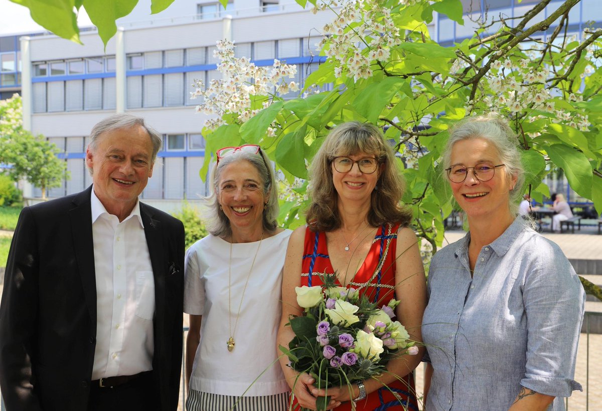Die #Kanzlerin der #H_BRS heißt auch künftig Angela Fischer. Die Hochschulwahlversammlung hat die amtierende Kanzlerin einstimmig wiedergewählt. Zuvor hatten #Senat als auch #Hochschulrat die 55-jährige Juristin gebeten, sich zur Wiederwahl zu stellen h-brs.de/de/kum/pressem…