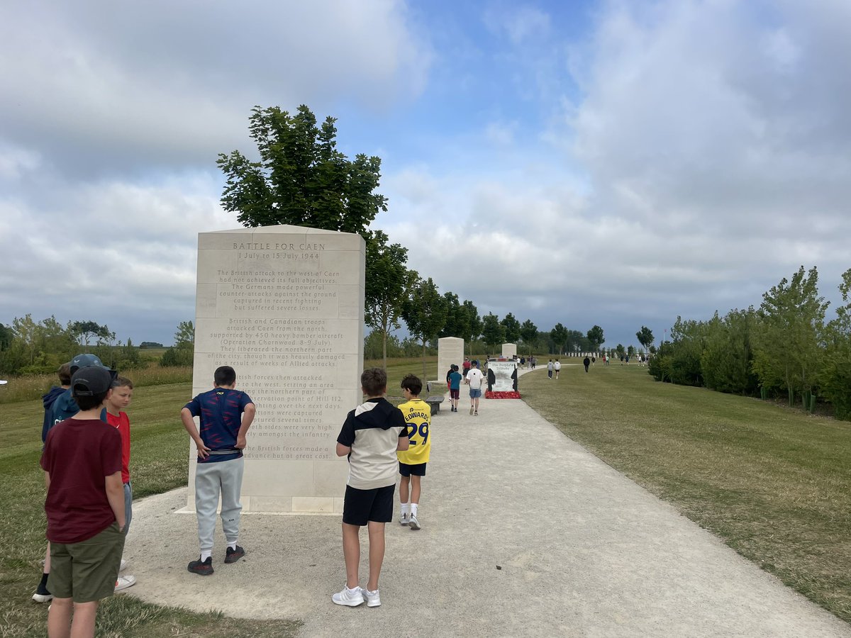 Jour 4…we started with a somber visit to the Normandy War memorial…and finished the morning with an invigorating visit to a Ciderie!