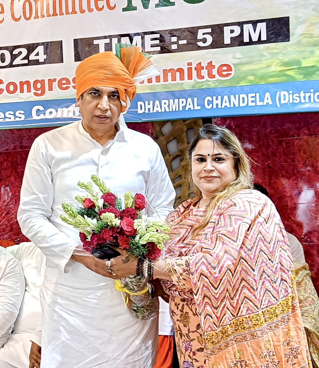Nattashasharrma's tweet photo. आज दिल्ली प्रदेश कांग्रेस कमेटी के अध्यक्ष भाई  @devendrayadvinc जी की अध्यक्षता में तिलक नगर ज़िला में कार्यकारिणी बैठक का आयोजन किया गया,

जहाँ कार्यकर्ताओं एवं पदाधिकारियों ने अपने अपने सुझाव अध्यक्ष जी के समक्ष रखे, मुझे पूर्ण विश्वास है भाई देवेंद्र यादव जी की अध्यक्षता में दिल्ली में हम आने वाले समय में कांग्रेस की सरकार बनायेंगे।साथ ही इस कार्यक्रम में संगठन को मज़बूत करने पर विस्तार में चर्चा की।